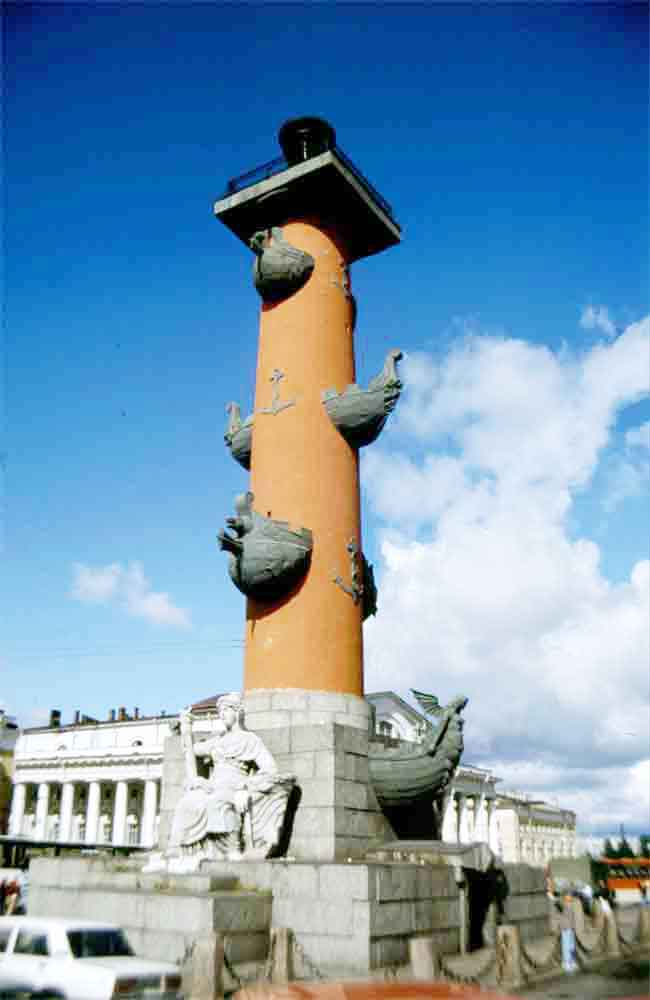 10 - Rusia - San Petersburgo - columna rostrada